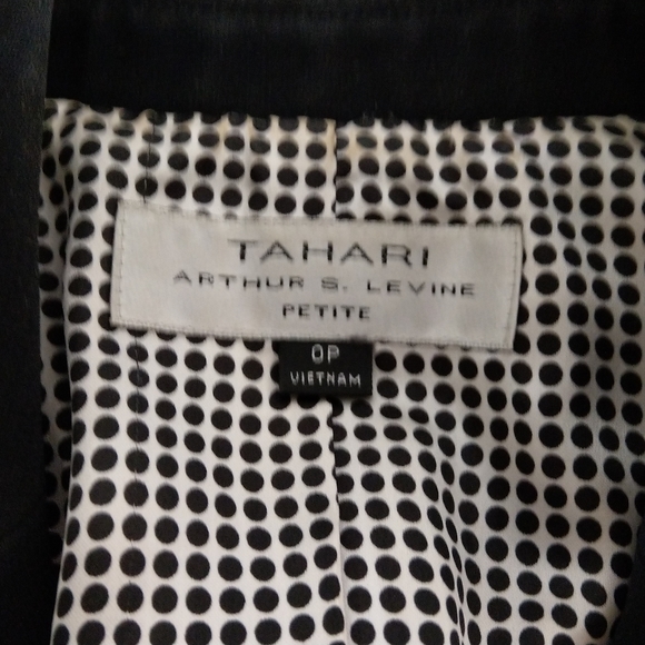 Tahari lined black blazer - Picture 3 of 4
